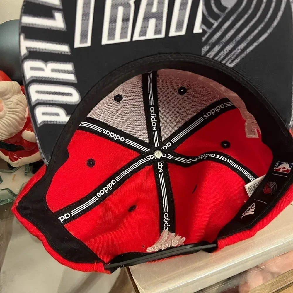Men’s ADIDAS Portland Trail Blazers NBA adjustable hat.